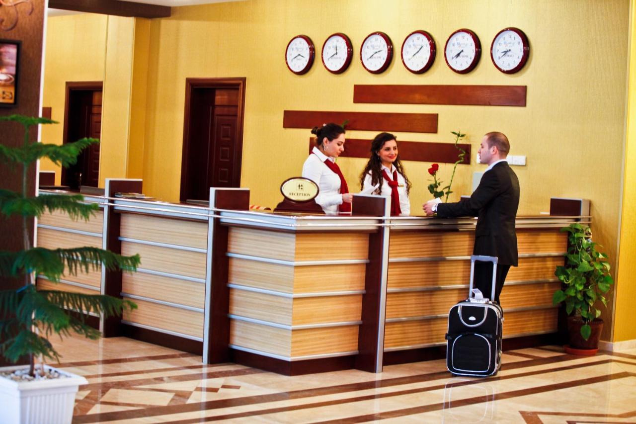 Dubai International Hotel Bakoe Buitenkant foto